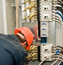 Работа электриком, сантехником. ЗП до 2000-2500€ (Евро)